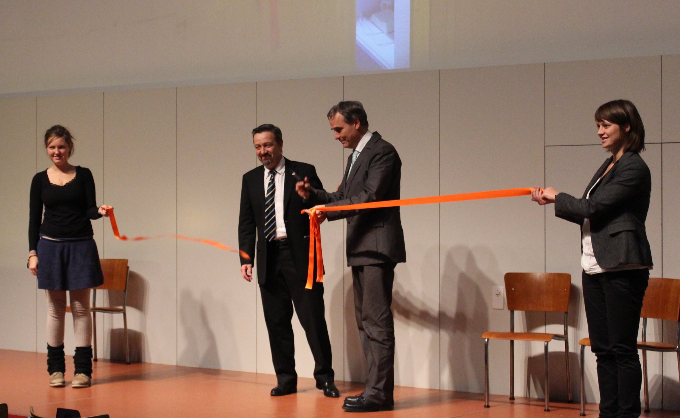 Guy Morin & Andres Nidecker, BPO Präsident cut the ribbon to open the office